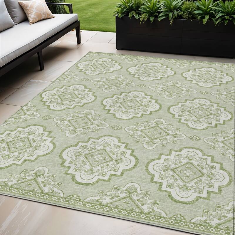 HomeRoots Medallion Transitional Rectangle Outdoor Rug - 5' X 8'