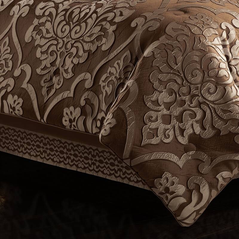 J. Queen New York Surano Comforter Set - Queen