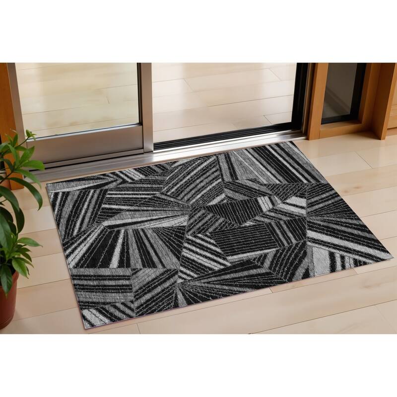 HomeRoots Geometric Transitional Rectangle Outdoor Rug - 3' x 5'