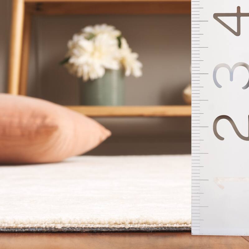 SAFAVIEH Handmade Soho Gorana Wool & Viscose Rug