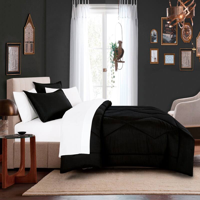 7 pieces bed in a bag reversible comforter set - Full - Black/White