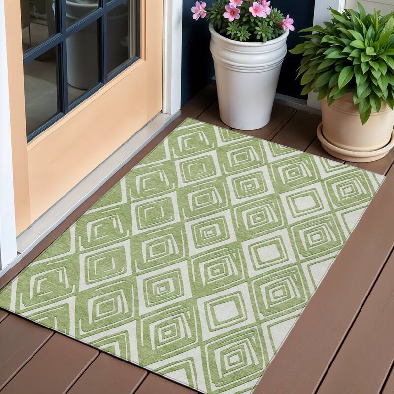 HomeRoots Geometric Transitional Rectangle Outdoor Rug - 3' x 5'