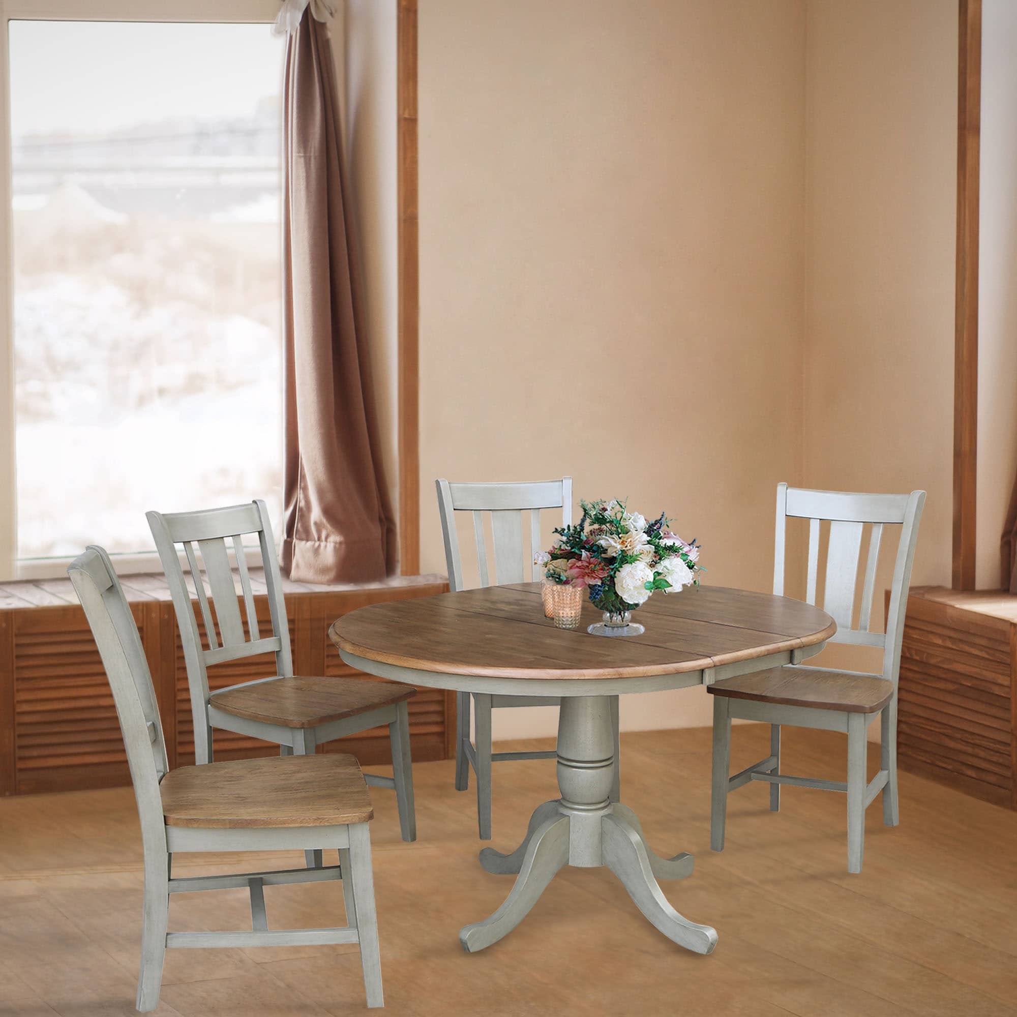 36" Round Extension Dining Table With 4 San Remo Chairs