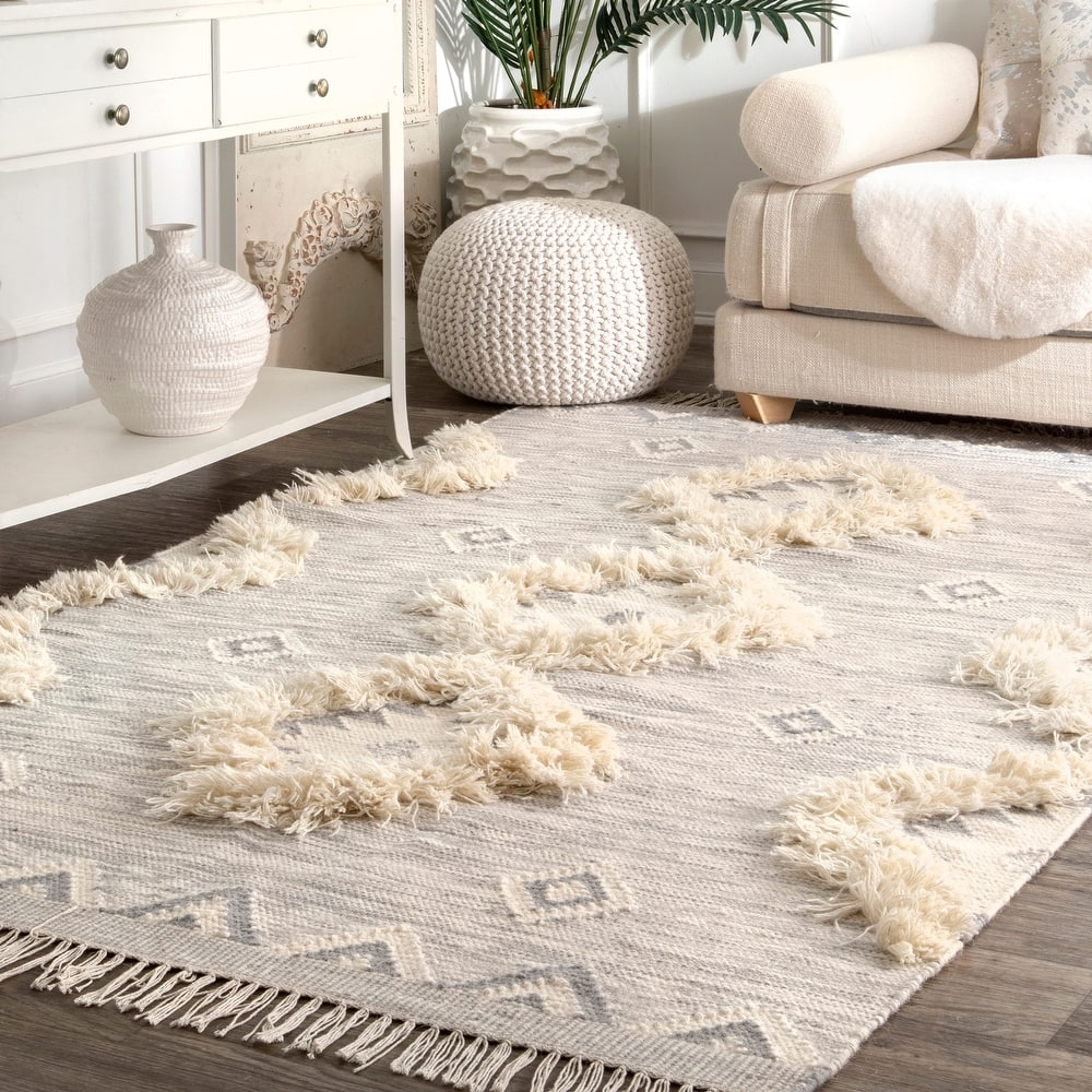 Nuloom Savannah Moroccan Tasseled Wool Area Rug