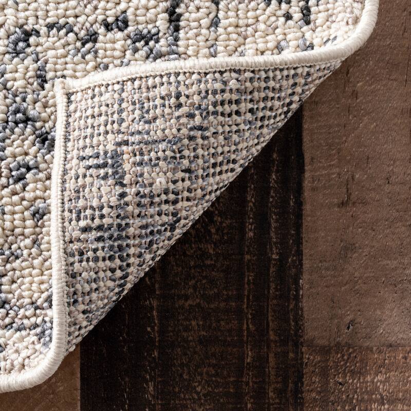 Nuloom Elodie Distressed Diamonds Area Rug