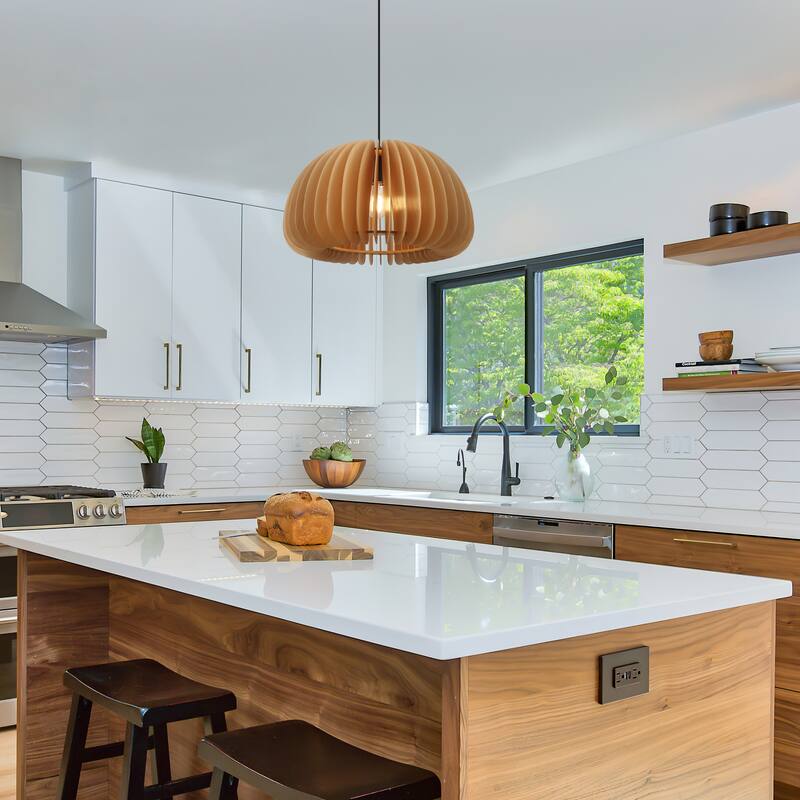 Single-light minimalist wooden pendant lamp with adjustable height
