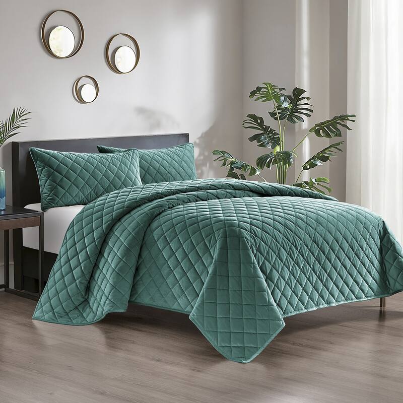 Pointehaven Heavy-Weight Oversized Diamond Design Velvet Quilt Sets