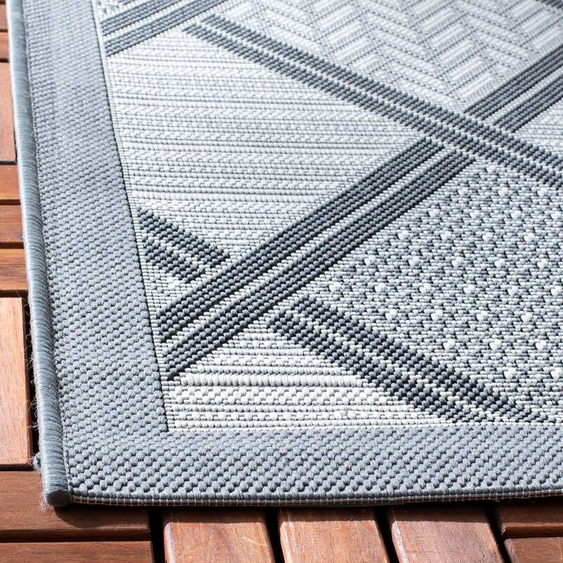SAFAVIEH Courtyard Stiliana Indoor/ Outdoor Waterproof Patio Backyard Rug