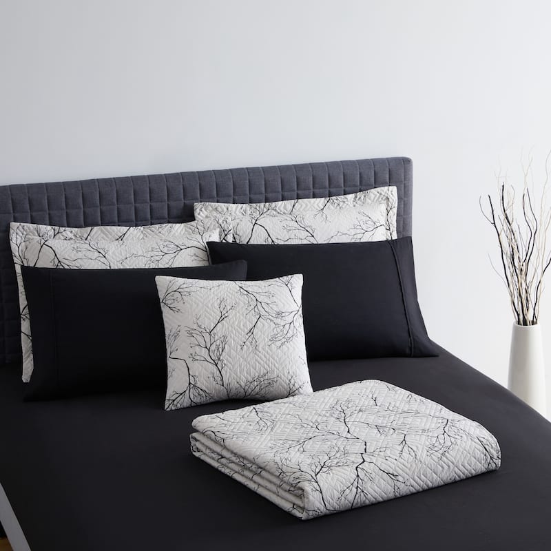 Empyrean Bedspread Coverlet Set - Summer Quilt with Fitted Sheet and Pillow Shams - All Season Printed Bedding Set