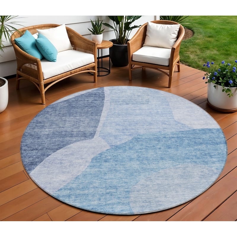 HomeRoots Abstract Transitional Rectangle Outdoor Rug - 8' Round