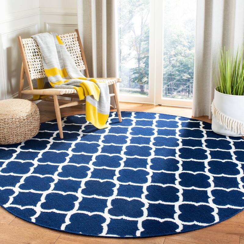SAFAVIEH Handmade Flatweave Dhurries Potita Modern Moroccan Wool Rug - 7' Round - Navy/Ivory