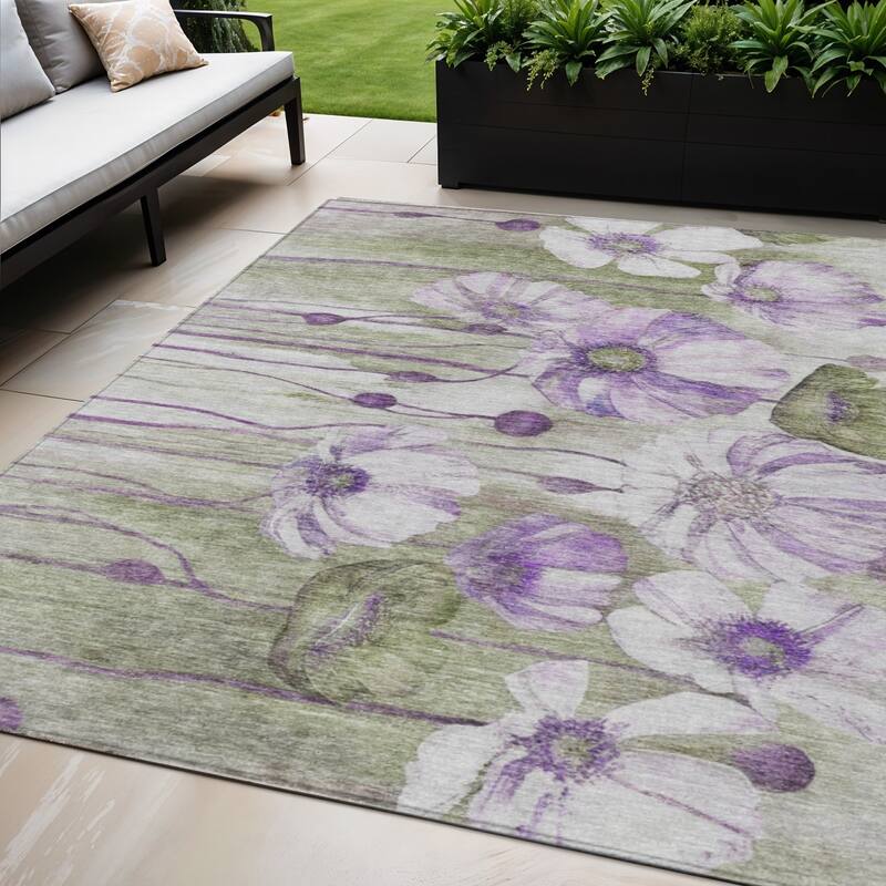 HomeRoots Floral Transitional Rectangle Outdoor Rug - 5' X 8'