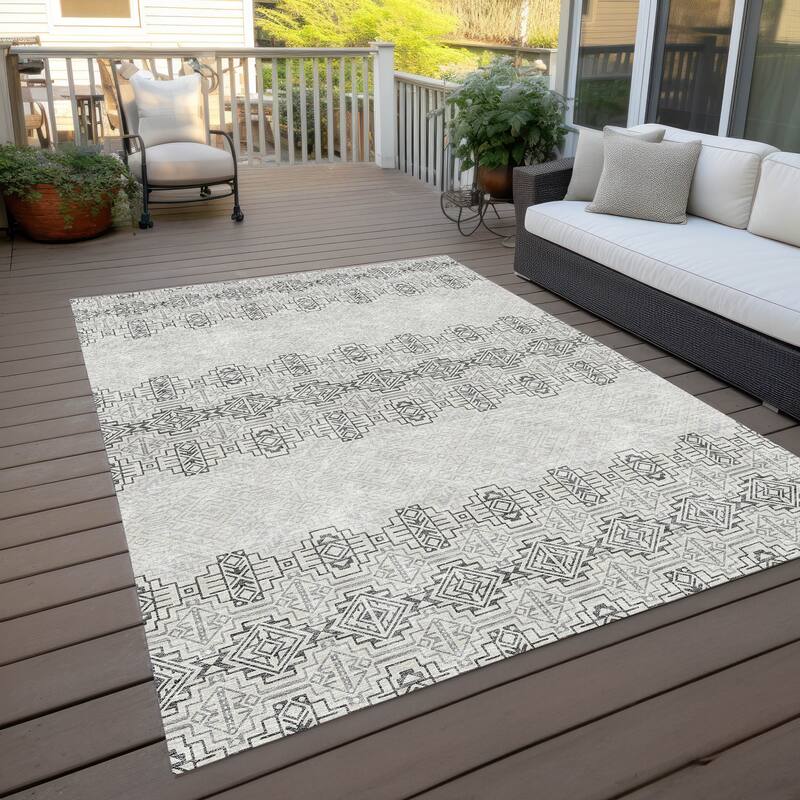 Machine Washable Indoor/ Outdoor Moroccan Boho Chantille Rug - Gray - 2'6" x 3'10"