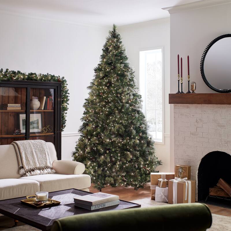 9 ft. Carolina Pine Tree with Clear Lights