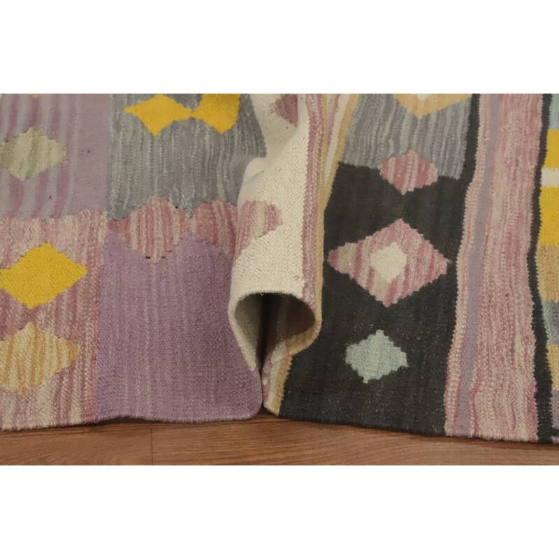 Hand Woven Southwestern Wool Multi-Colored Geometric Area Rug - 6' 7'' X 4' 8''