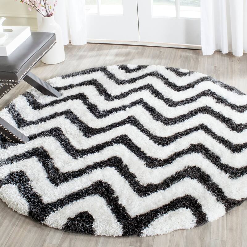 SAFAVIEH Handmade Barcelona Shag Rayya Polyester Rug - 5' Round - Graphite/Ivory