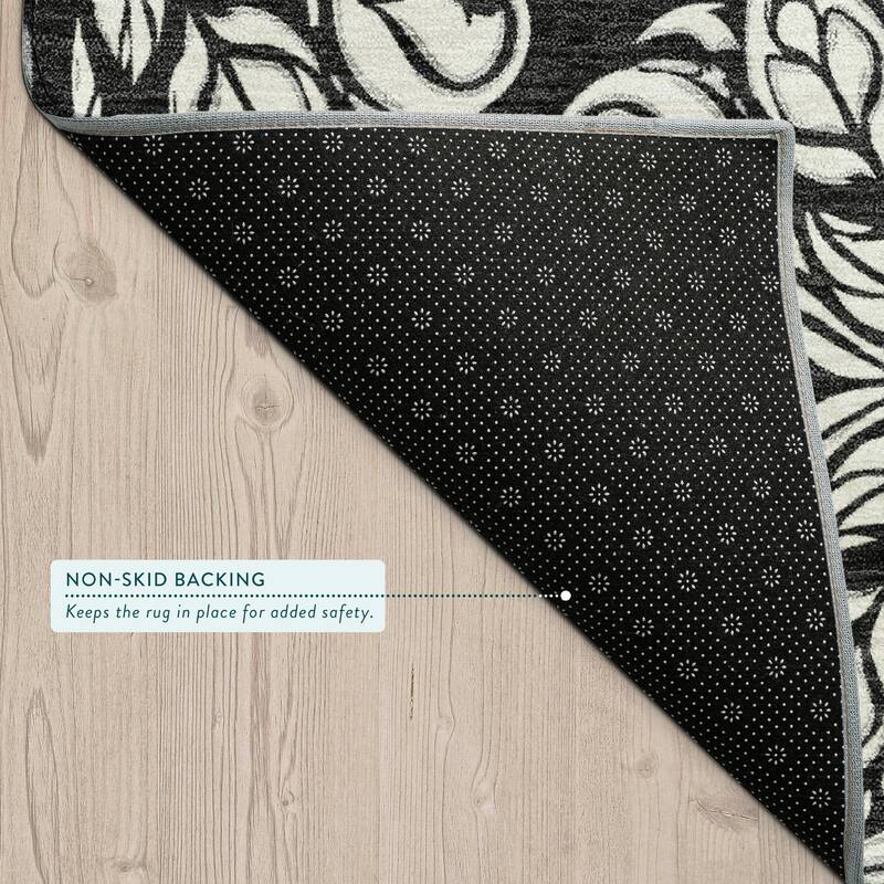 Machine Washable Indoor/ Outdoor Damask Pearl Chantille Rug