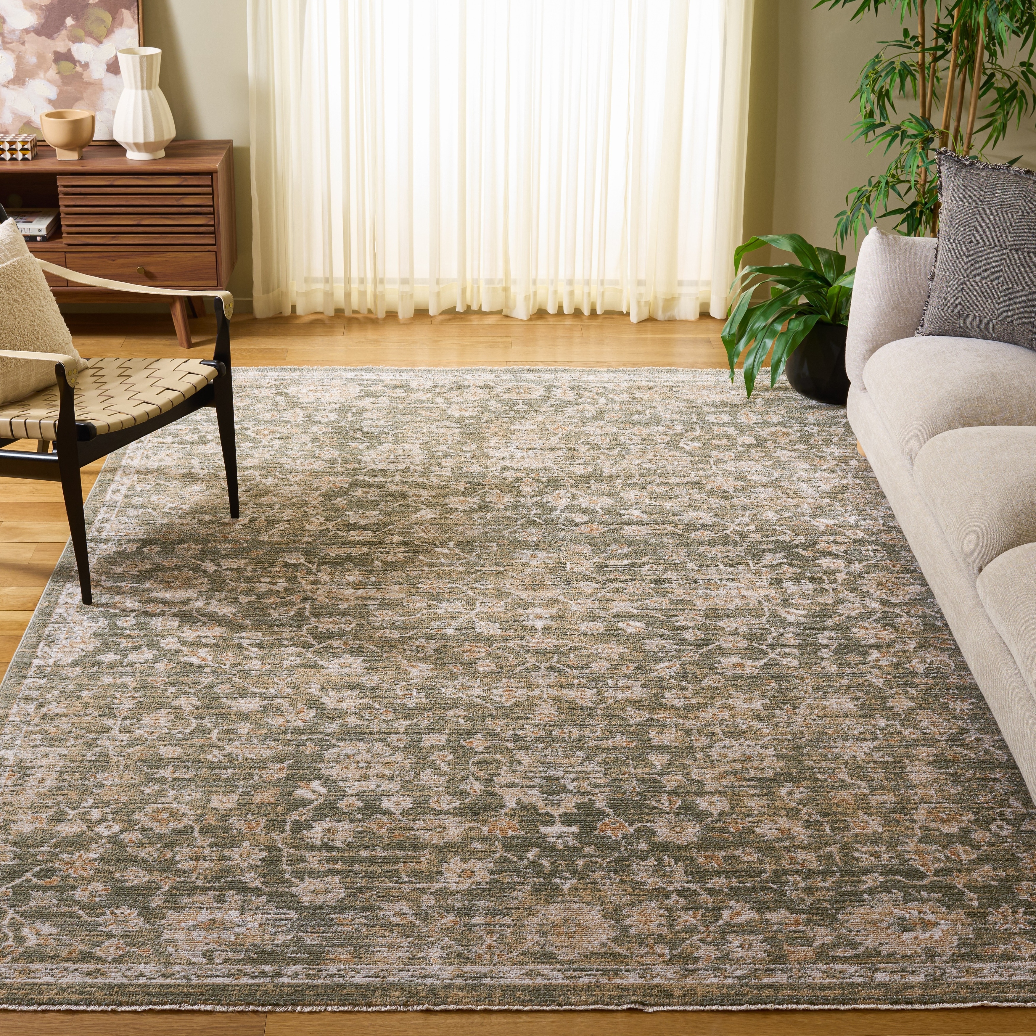 SAFAVIEH Hazel Heti Traditional Oriental Rug