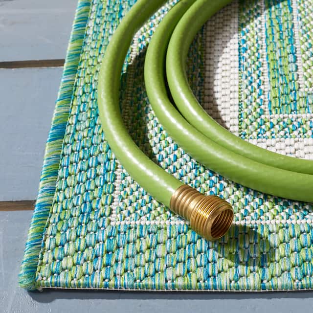 SAFAVIEH Courtyard Vickie Indoor/ Outdoor Waterproof Patio Backyard Rug
