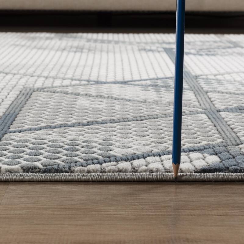 Gray 2 ft. 7 in. x 9 ft. 10 in. Luxury Area Rug, 0.43 Pile Height – Sophisticated Warmth for Any Room - 6' x 7'