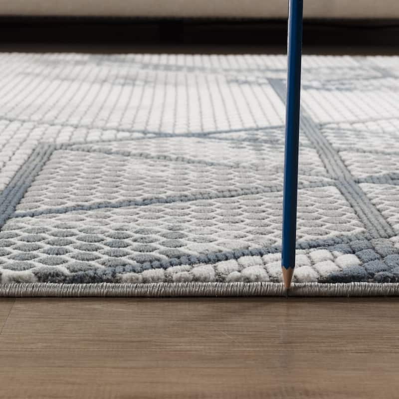 Gray 5 ft. 3 in. x 7 ft. 3 in. Luxury Area Rug, 0.43 Pile Height – Sophisticated Warmth for Any Room - 6' x 7'