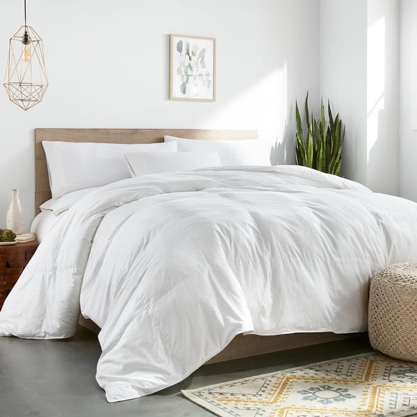 Colossal King Oversized Down Alternative Baffle Box Comforter (10' x 10')  World's Biggest - On Sale - Bed Bath & Beyond - 16739420
