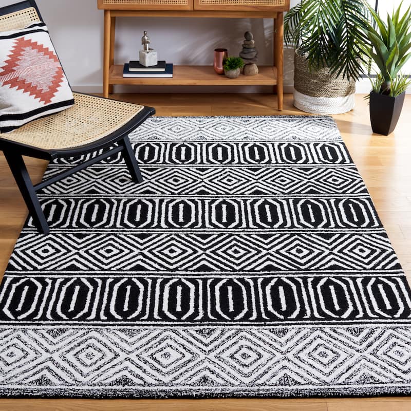 SAFAVIEH Handmade Capri Bilgen Modern Boho Wool Rug - 6' x 9' - Ivory/Black