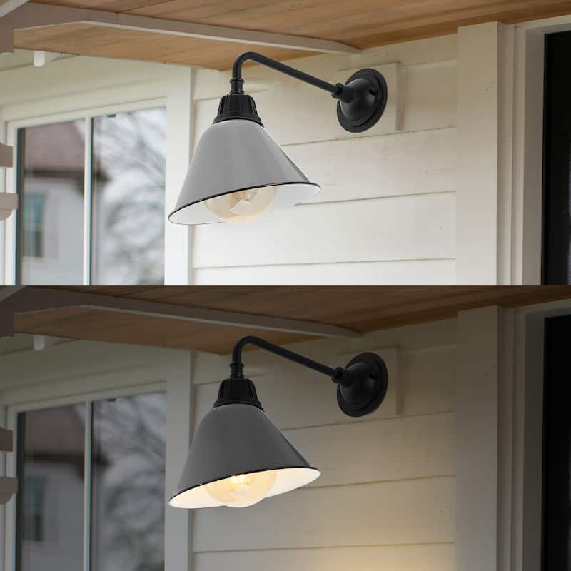 Aurora 9.63" 1-Light Farmhouse Industrial Indoor/Outdoor Iron LED Gooseneck Arm Outdoor Sconce, by JONATHAN Y - 9.63