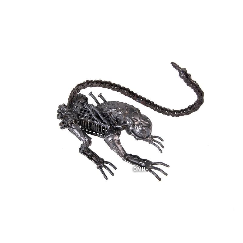 Metal Alien Xenomorph XX121