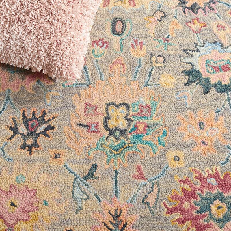 SAFAVIEH Handmade Blossom Oprina Floral Wool Rug