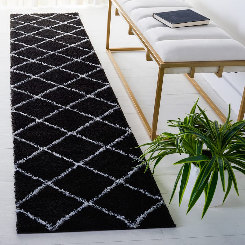 SAFAVIEH Tahoe Shag Emilia Trellis 1.2-inch Thick Rug - 2' x 9' Runner - Black/White