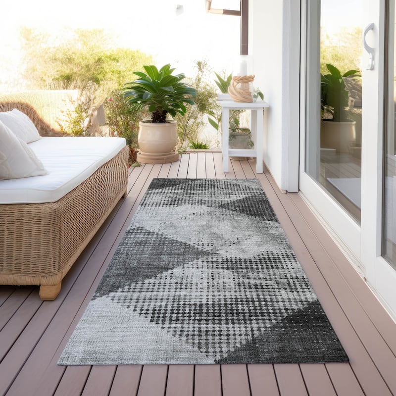 Machine Washable Indoor/ Outdoor Diamond Ombre Chantille Rug