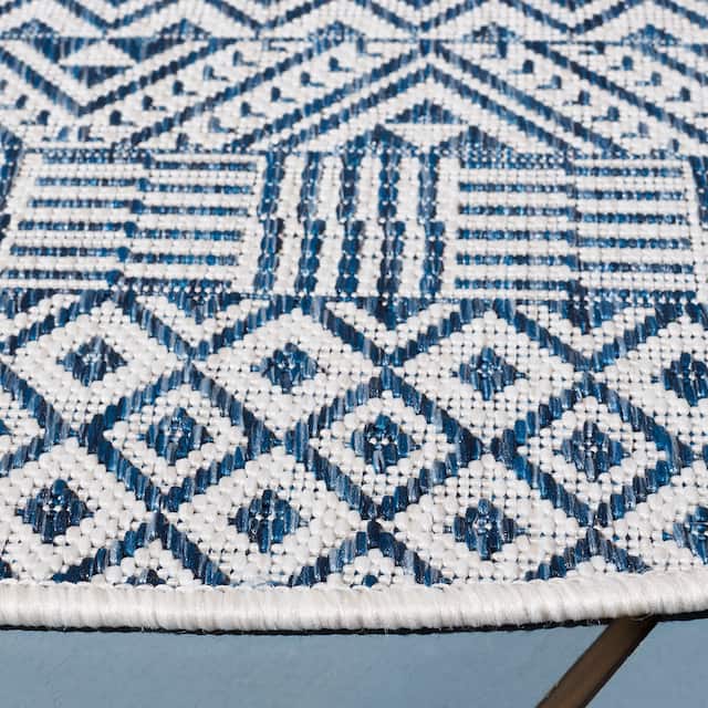 SAFAVIEH Courtyard Terezija Indoor/ Outdoor Waterproof Patio Backyard Rug