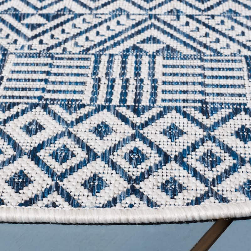 SAFAVIEH Courtyard Terezija Indoor/ Outdoor Waterproof Patio Backyard Rug