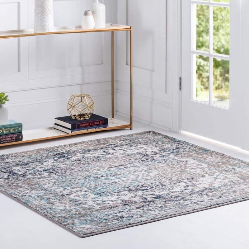 Traditional Brenda Collection Area Rug