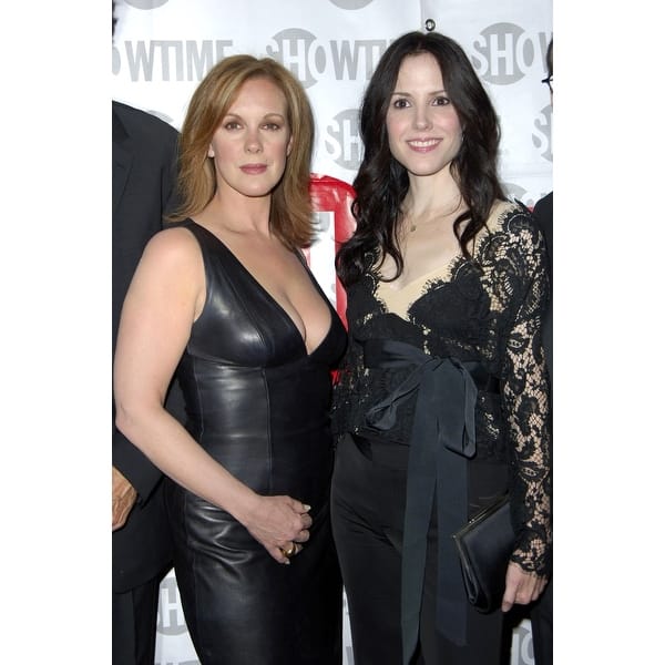 Elizabeth Perkins Mary-Louise Parker At Arrivals Showtime Premieres Of Weeds And Barbershop Paramount Studios Los Angeles Ca - Overstock - 24383586