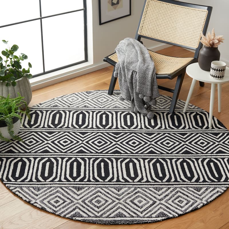 SAFAVIEH Handmade Capri Bilgen Modern Boho Wool Rug - 6' Round - Ivory/Black