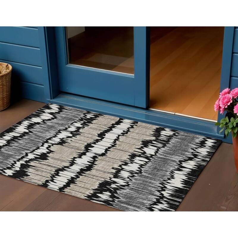 HomeRoots Striped Transitional Rectangle Outdoor Rug - 3' x 5'