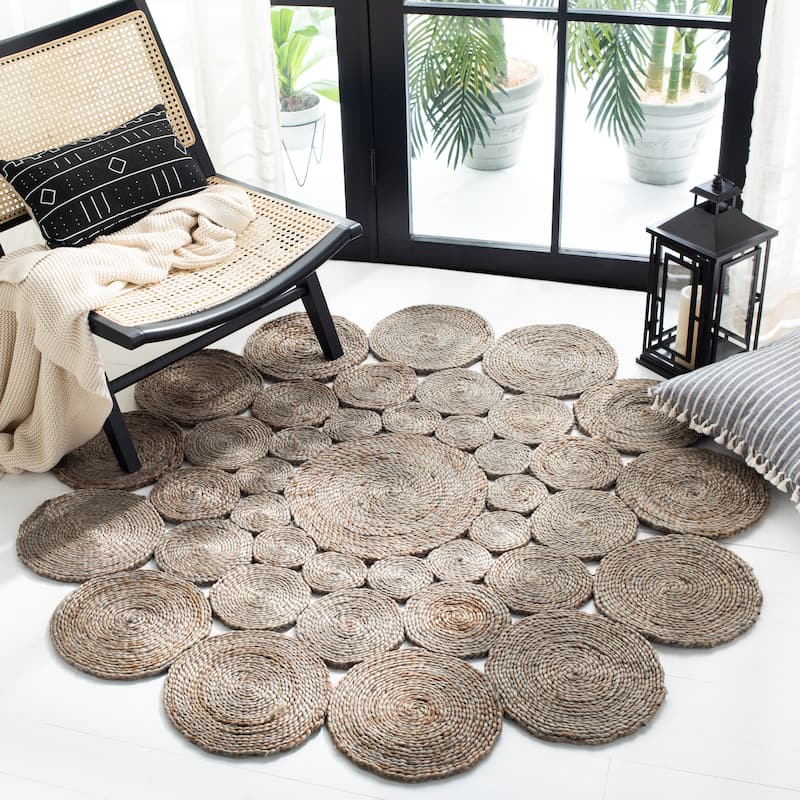 SAFAVIEH Handmade Natural Fiber Maita Country Jute Rug - 5' Round - Grey