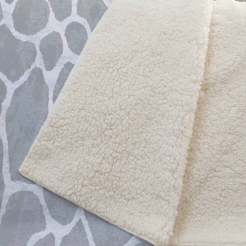Premium Machine Washable ASB45 Giraffe Print Sherpa Throw Blanket