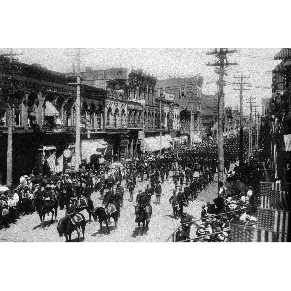 Shop Spanish American War Soldiers Parade Down Gay Street Black And White Gallery Wrapped Canvas Overstock 31859277 12 X 18