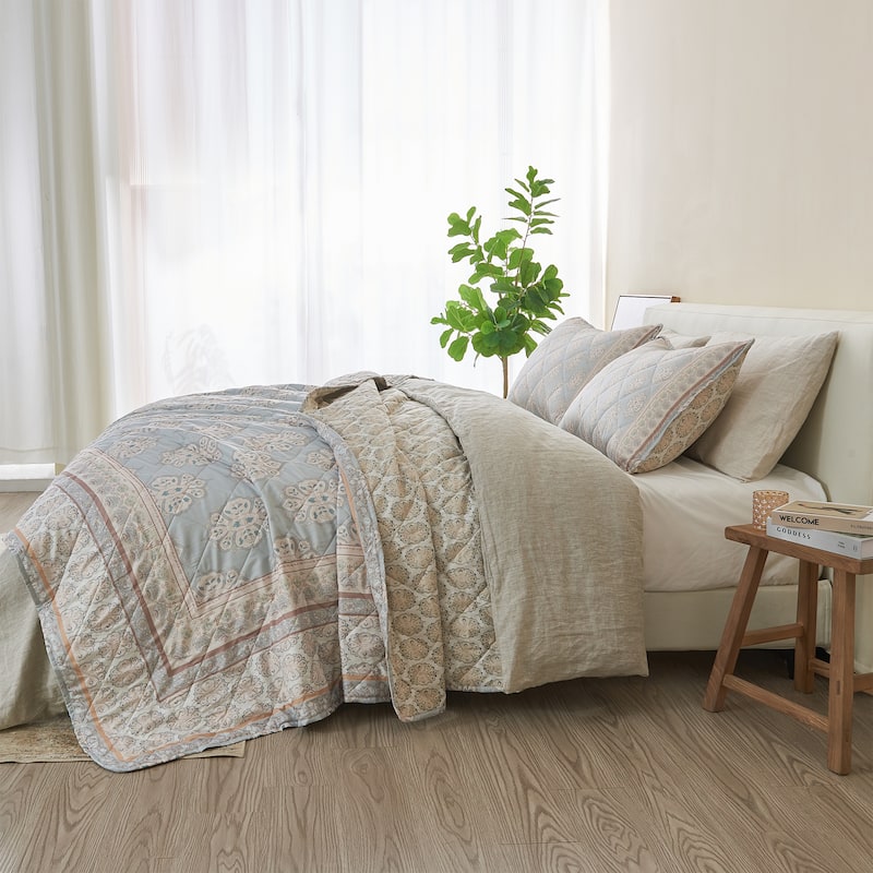 Patina Vie Maison Vintage-Inspired Floral Reversible Quilt Set with Shams