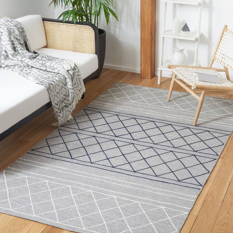 SAFAVIEH Handmade Striped Kilim Qiana Modern Cotton Rug -