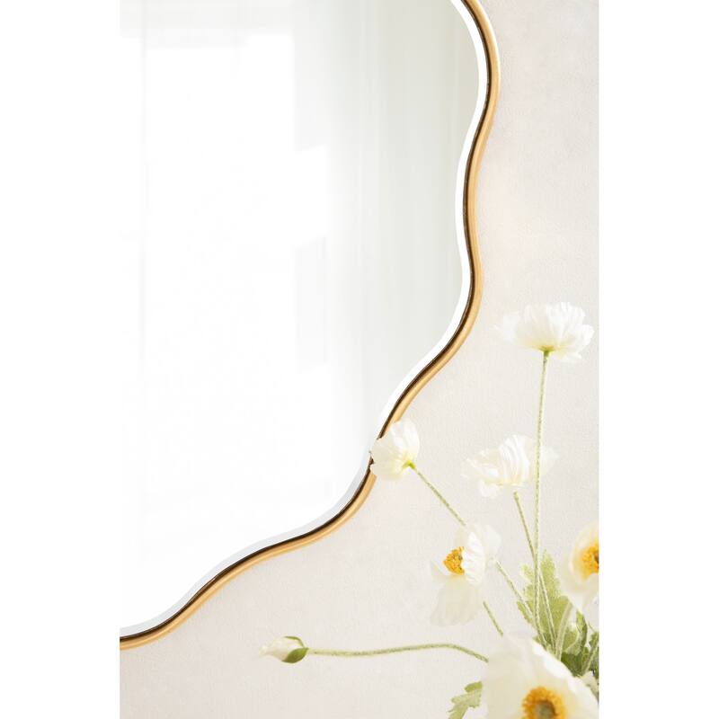 Kate and Laurel Viona Round Scalloped Mirror