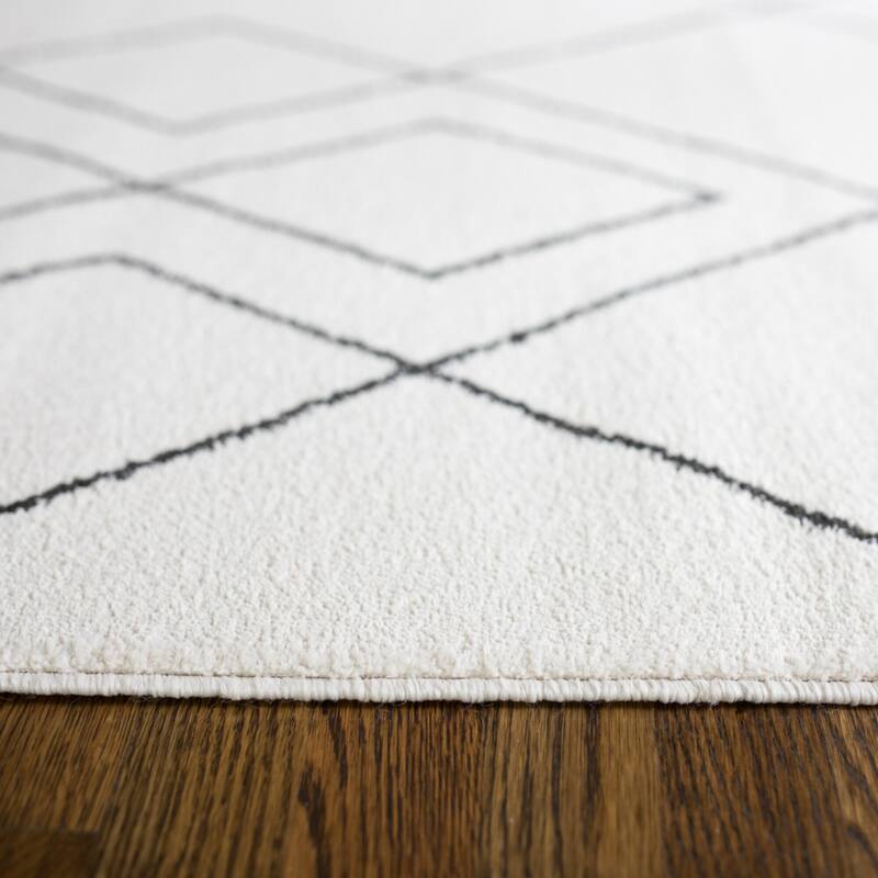 Carson Carrington Iseras Modern Geometric Area Rug