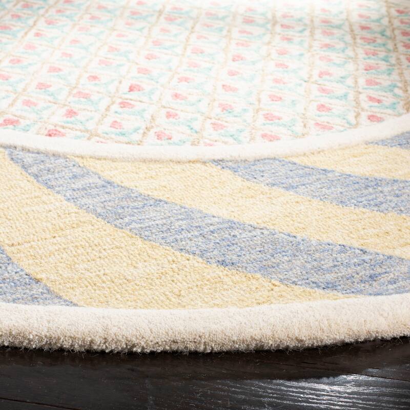 SAFAVIEH Handmade Novelty Linie Swirl Wool Rug