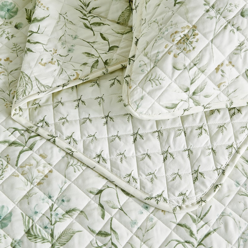 Linery & Co. Floral Printed Reversible Stitched Quilt Set with Shams