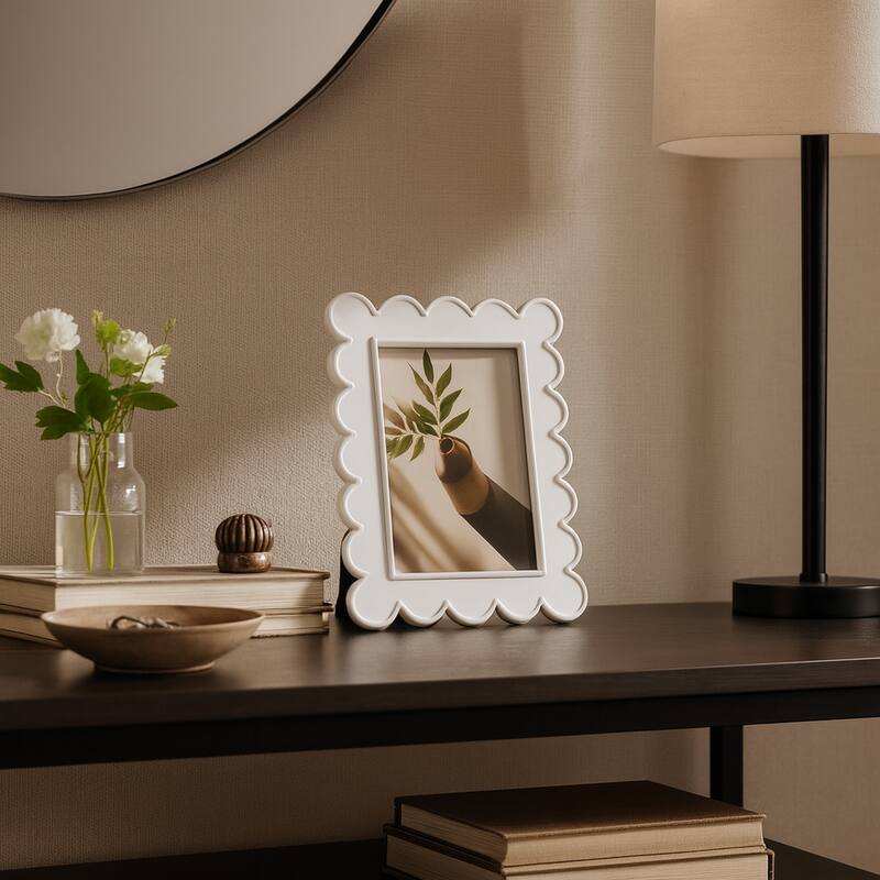 Resin Scalloped Edge Decorative Photo Frame - White