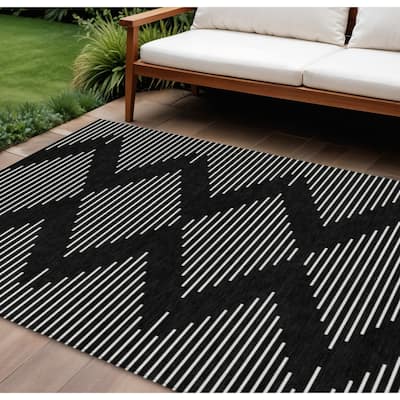 HomeRoots Geometric Transitional Rectangle Outdoor Rug