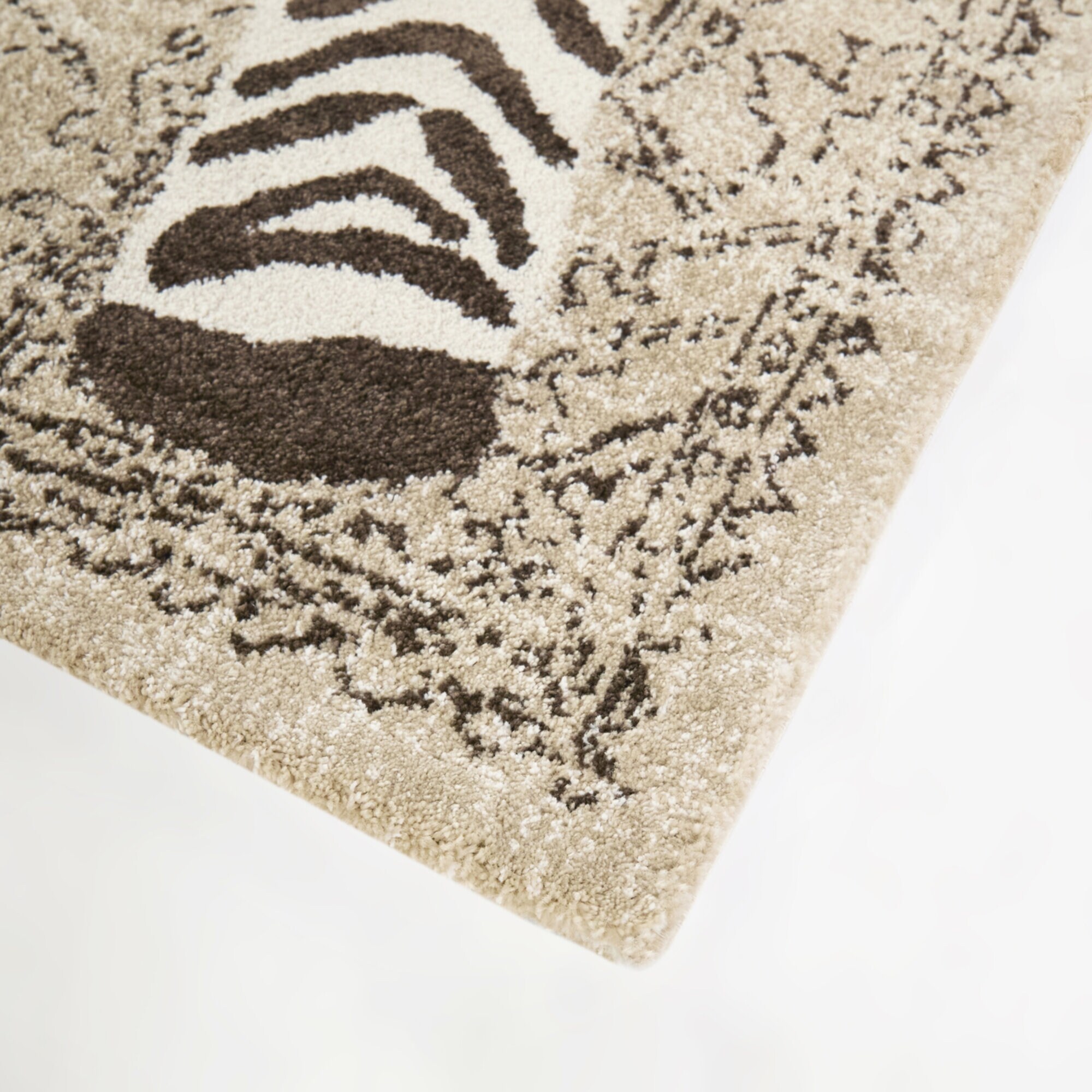 Jabari Zebra Animal Print Area Rug - On Sale - Overstock - 43012412